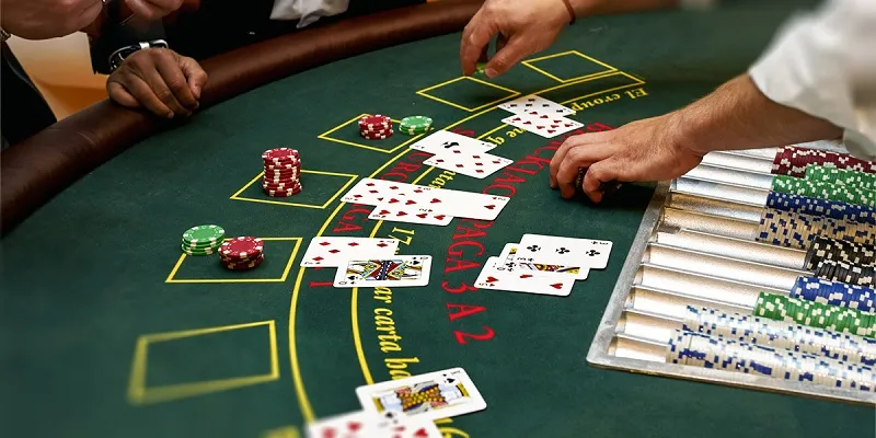Hướng dẫn chi tiết cách chơi poker từ A-Z cho người mới